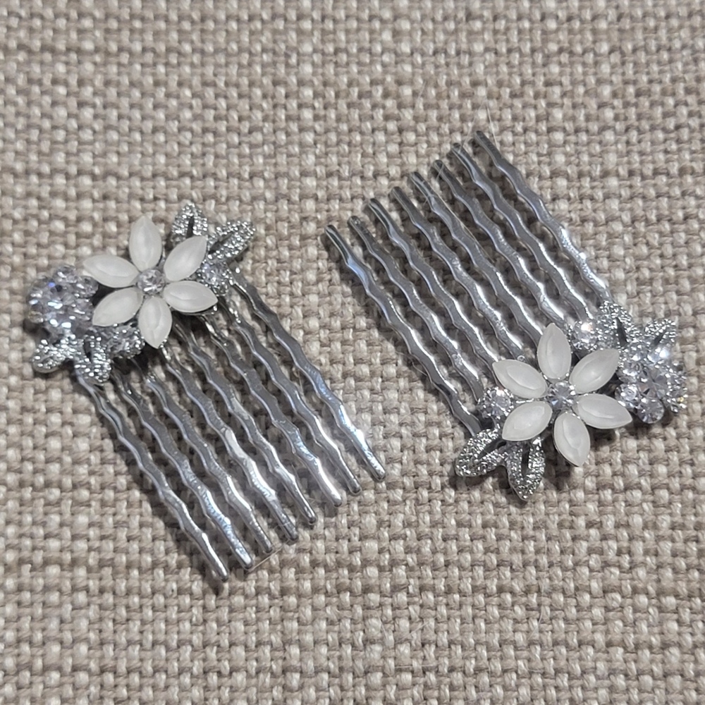 CLEAR FROSTED FLOWERS HAIR COMB (PAIR)
